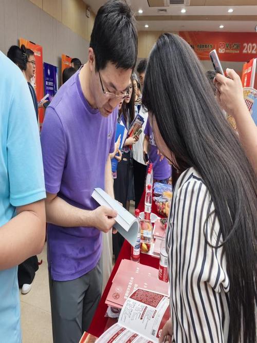 市研究生招生現場咨詢活動助力經濟貿易方向精準報考